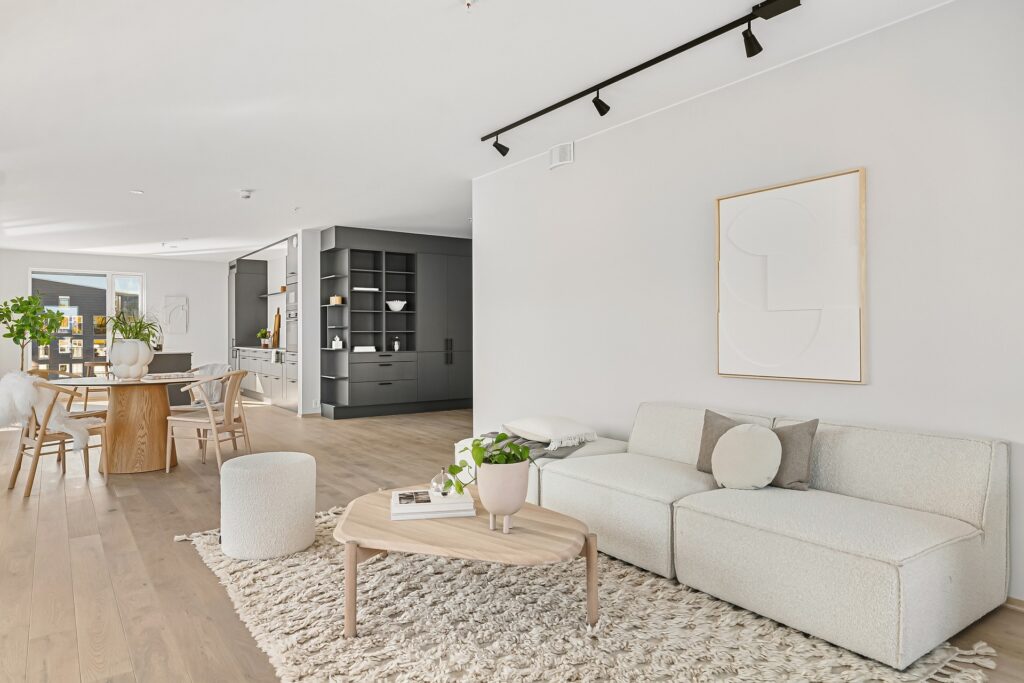 Aufräumen und Ausmisten, minimalistisches Wohnzimmer