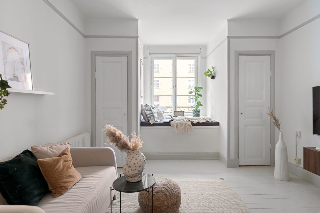 Fenstersitzplatz im Wohnzimmer