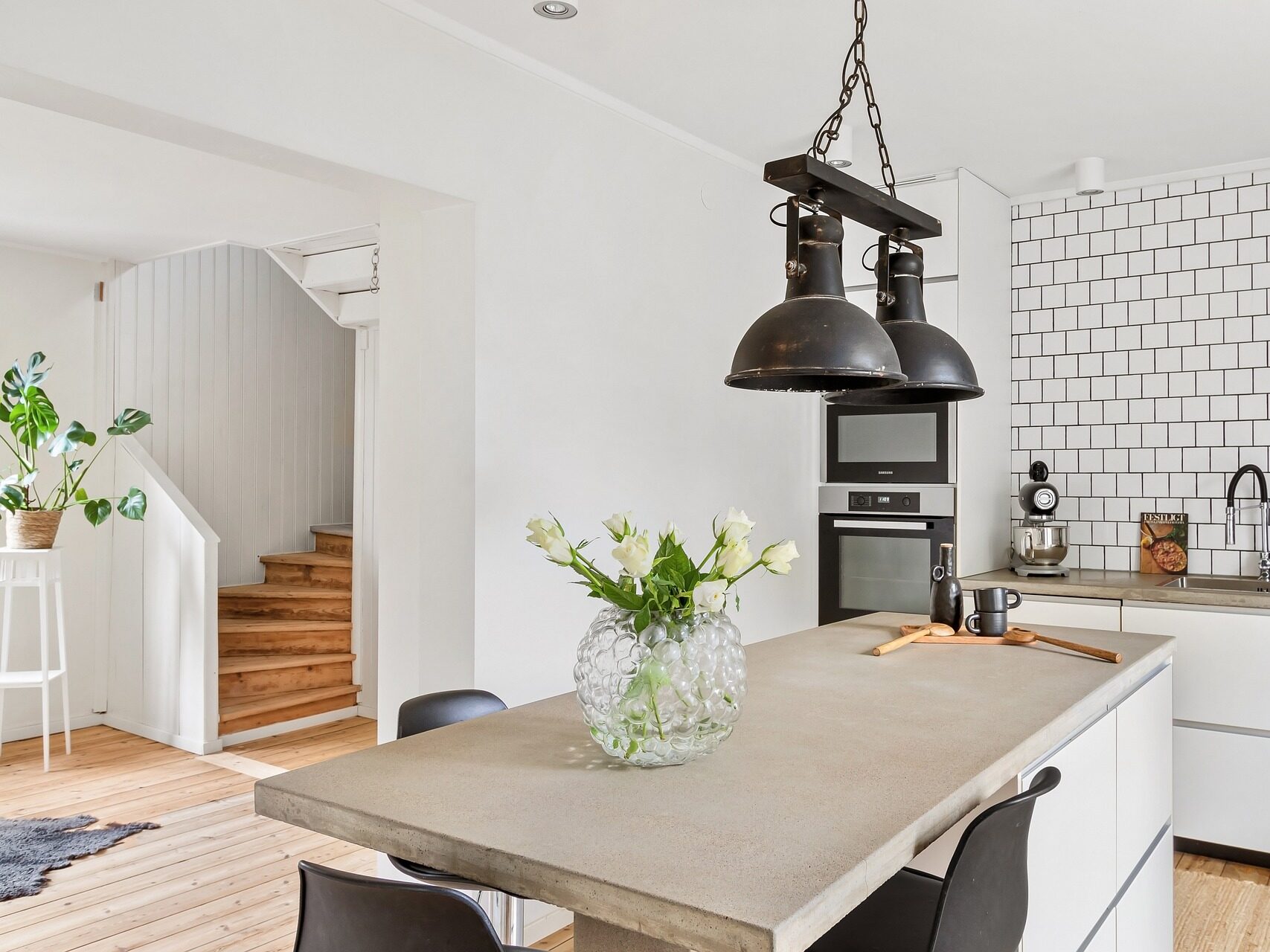 Aufräumen und Ausmisten, offene, stilvolle Küche